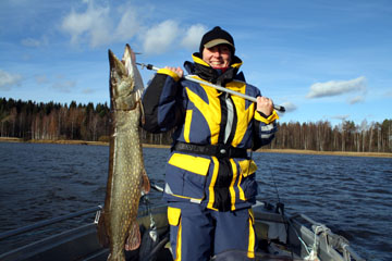 Hauki 9 kg, Lngelmvesi 23.10.2010. Kalastaja Liisa Harakkamki.