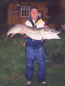Hauki 11,04 kg. Kukkianjärvi 12.6.2004. Juha Viitanen.