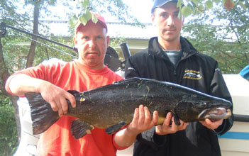 Järvilohi 7,96 kg Näsijärvi syyskuu 2003. Kalastajat Timo Norpakka ja Sami Tani.